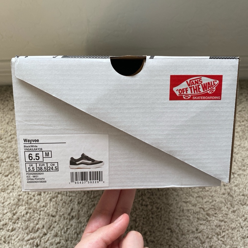 Vans - Picture 2 of 6